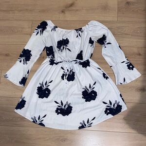 Elegant Off-Shoulder Floral Mini Dress